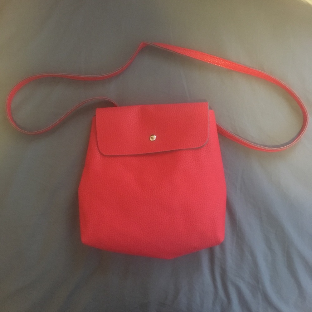 Convertible simple bag. Crossbody/backpack.